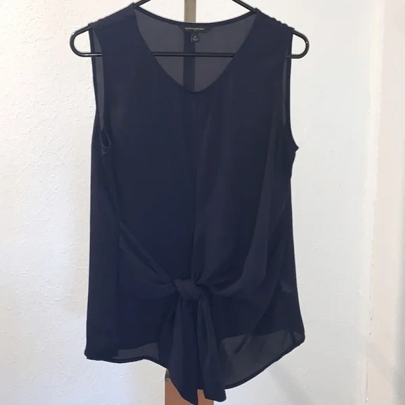 💥 Banana Republic sleeveless top with knot on front side - Picture 1 of 8